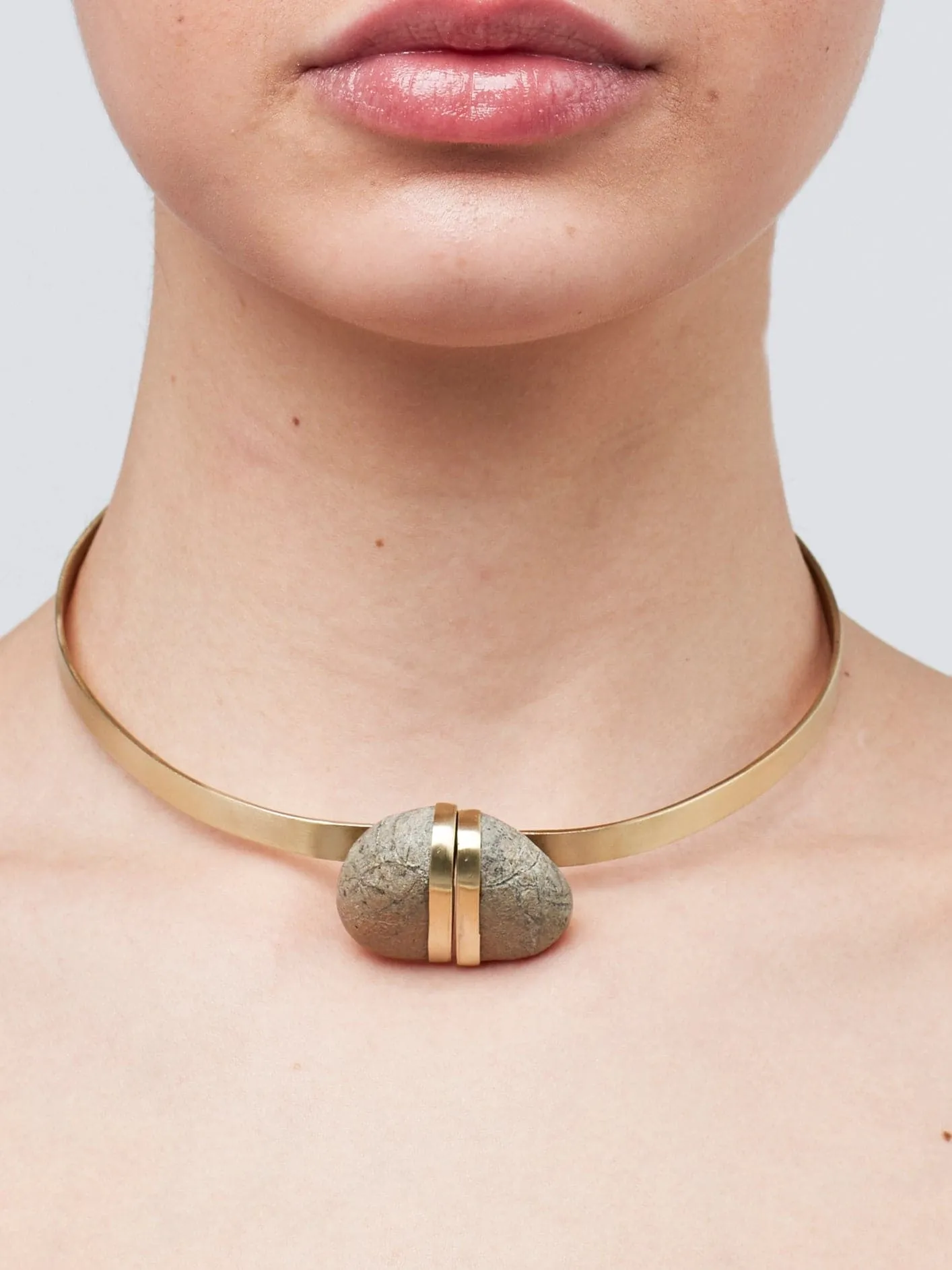 Bold Pebble Cuff Choker - Gold