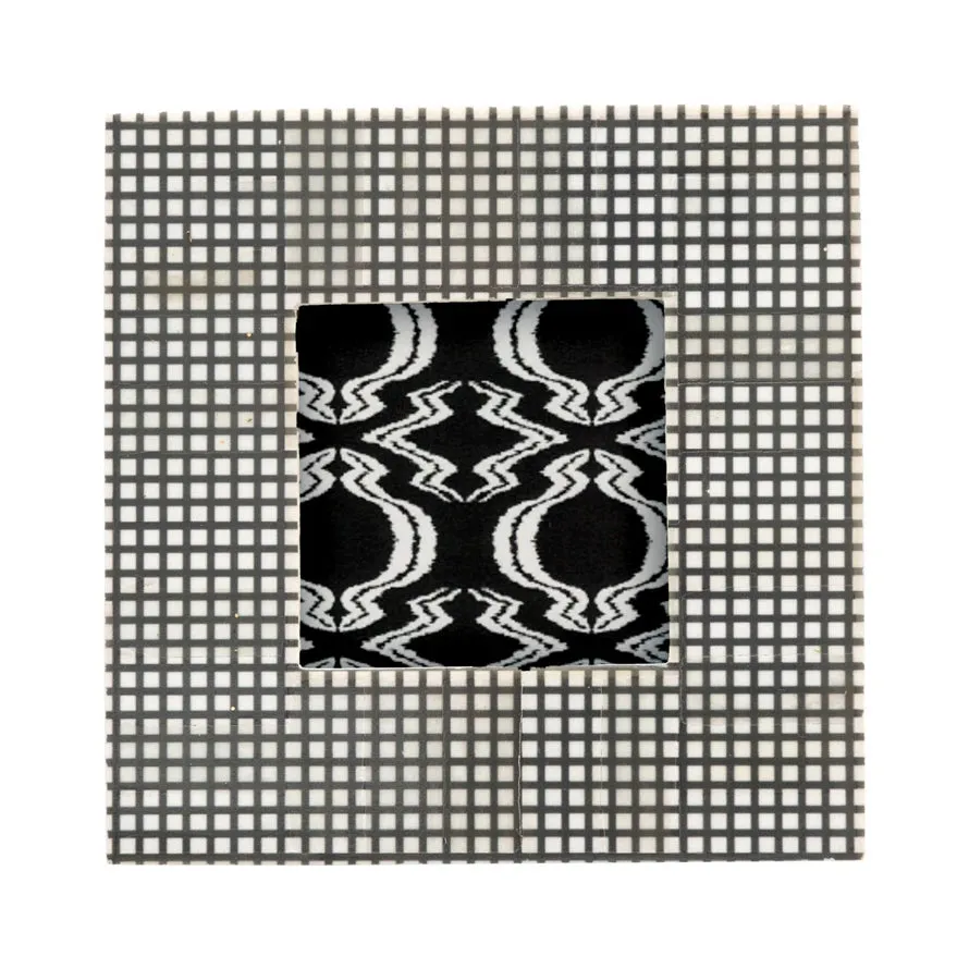 BONE & CHECKED PATTERN 4X4 FRAME