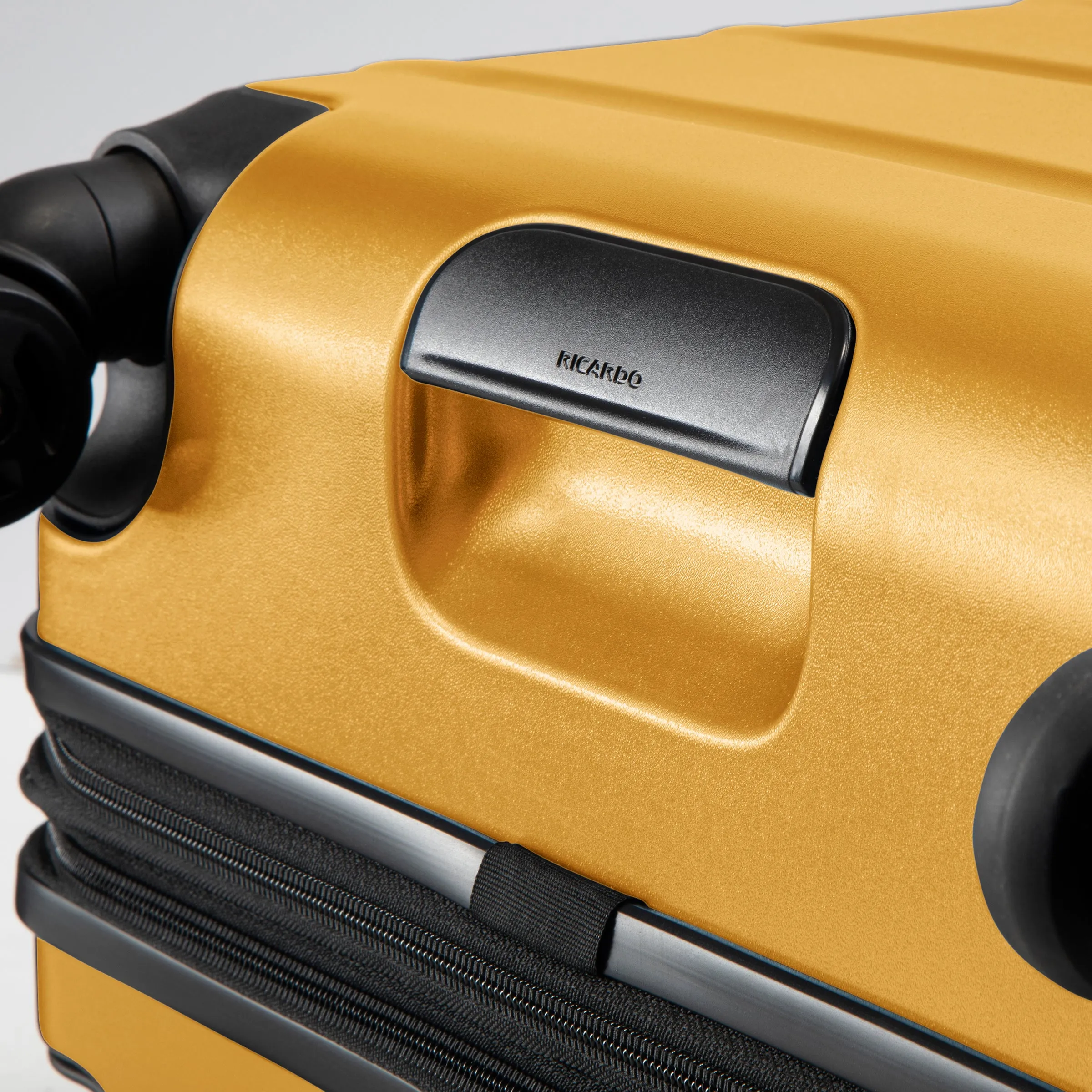 Cambria Hardside Medium Check-In Expandable Spinner