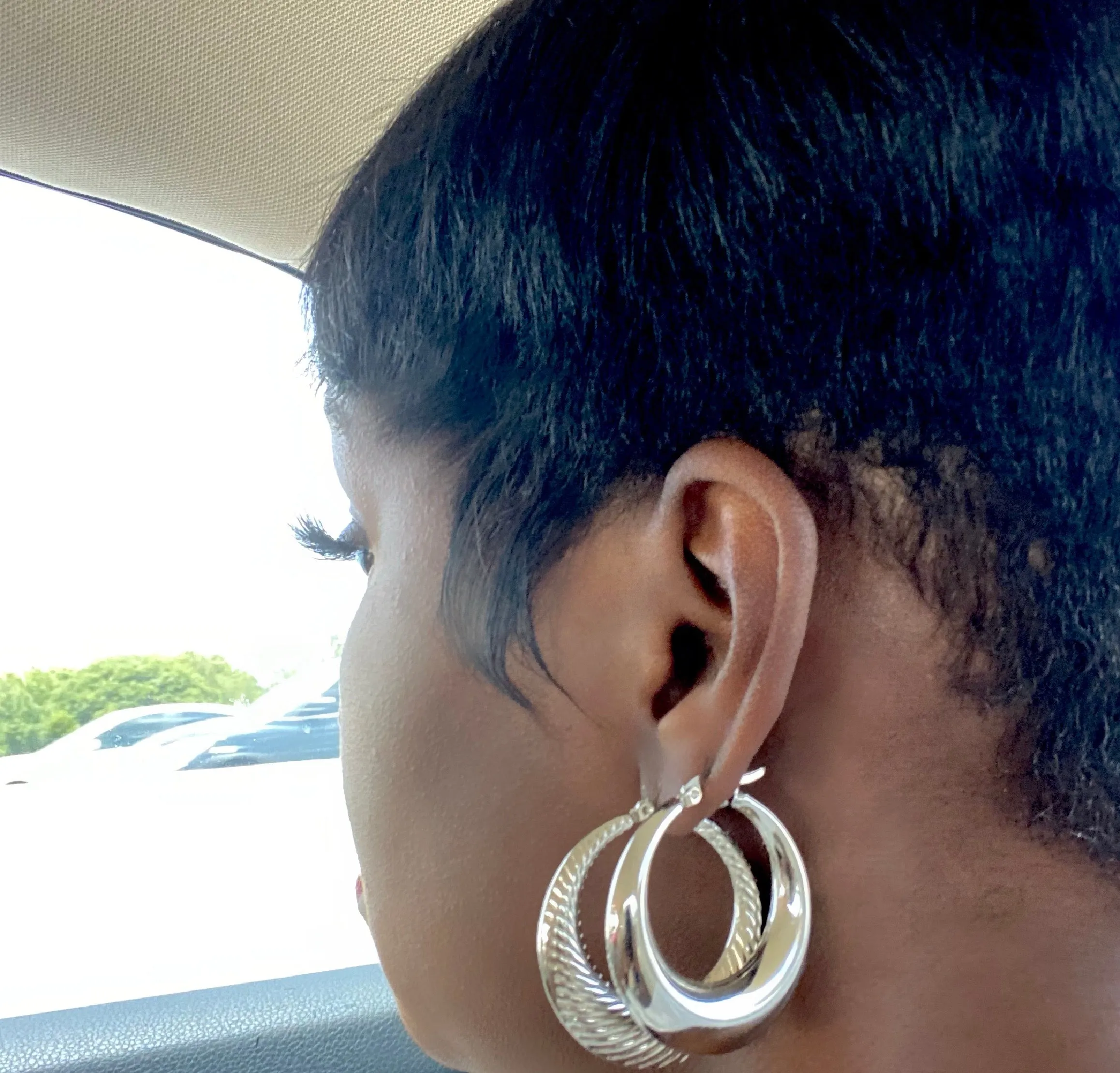 CASSIE TEXTURED HOOPS