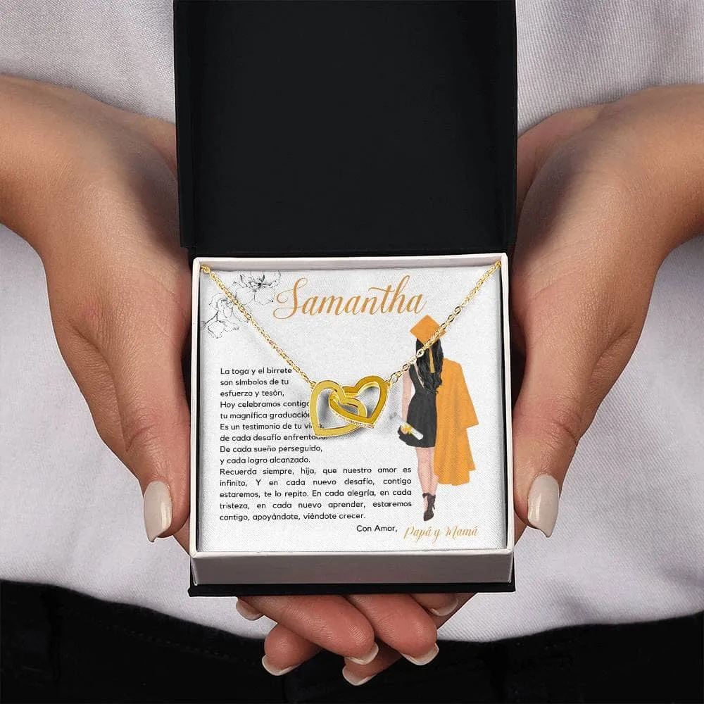 El Regalo Perfecto para Celebrar su Graduación, Collar Corazones Entrelazados con Tarjeta Personalizada