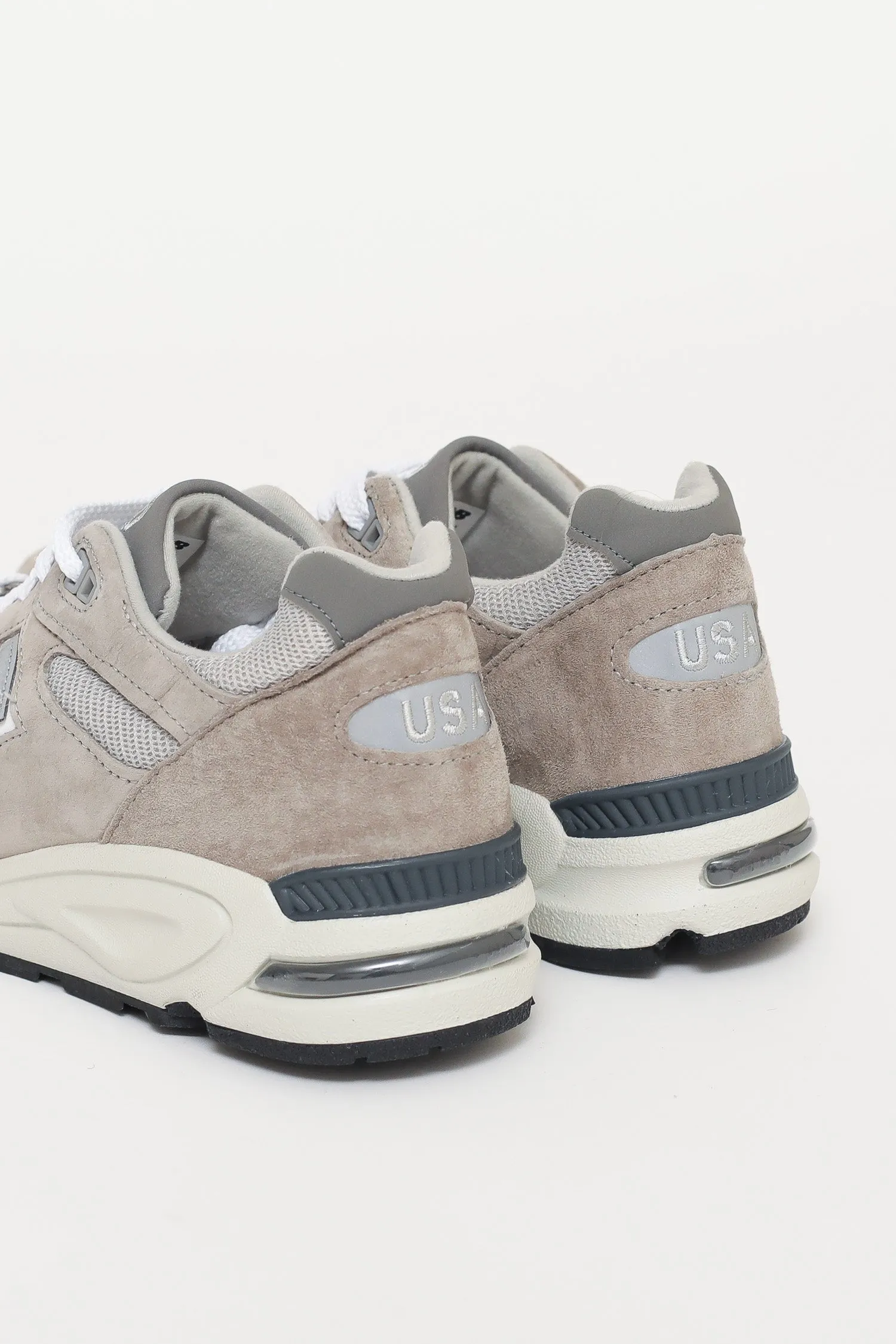 M990GY2 - Grey
