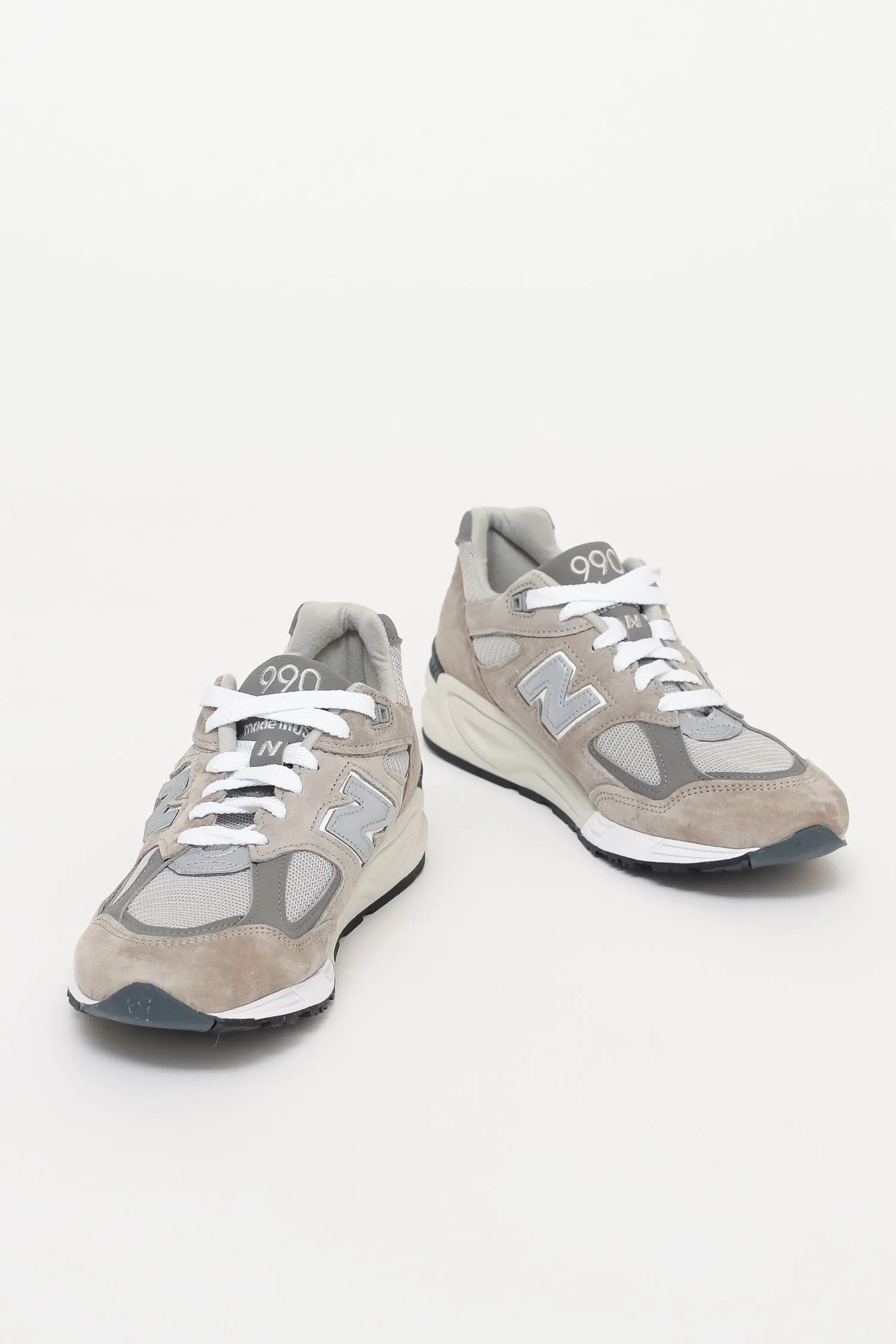 M990GY2 - Grey