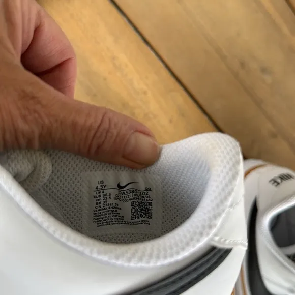 Nike Court Legacy