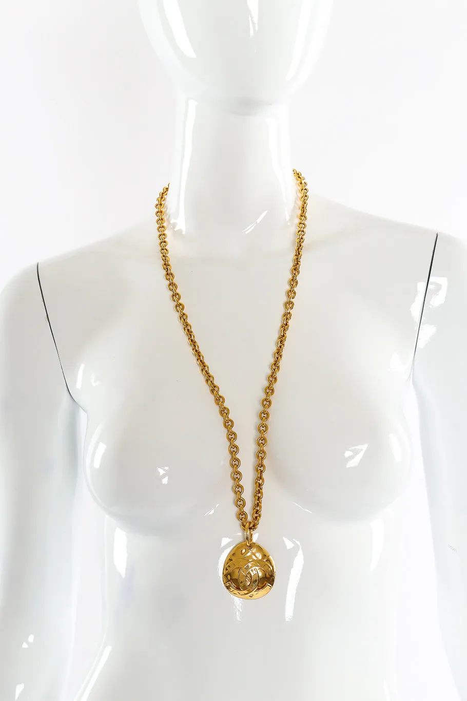 Oval CC Pendant Chain Necklace