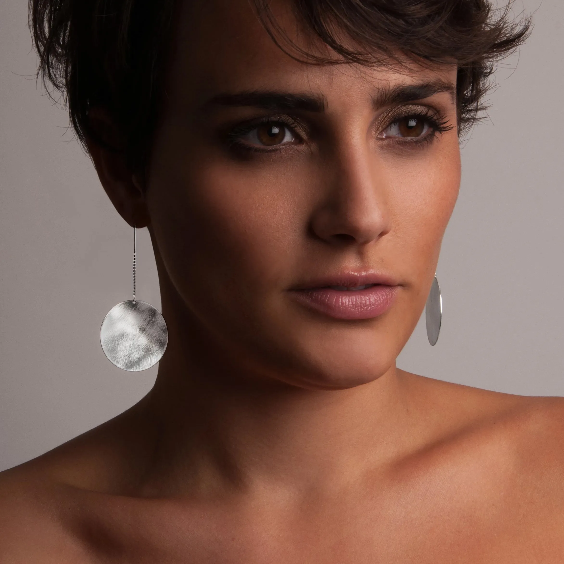 PENDULUM EARRING