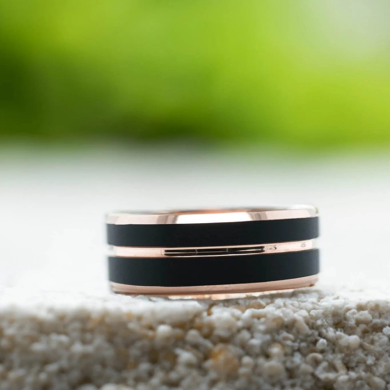 Rose Gold Polished Band / Black Stripes & Interior - 8mm