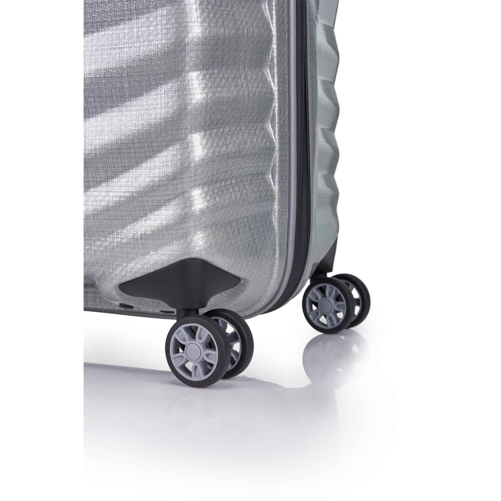 Samsonite Lite-Shock Sport 81cm Suitcase Silver