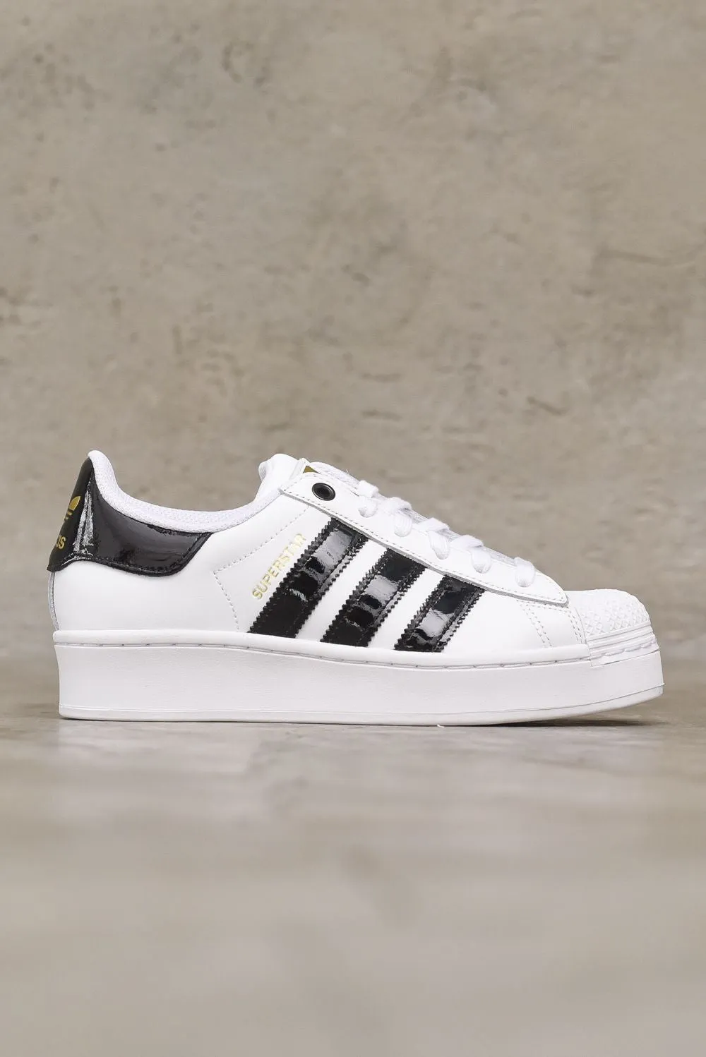 Superstar Bold W