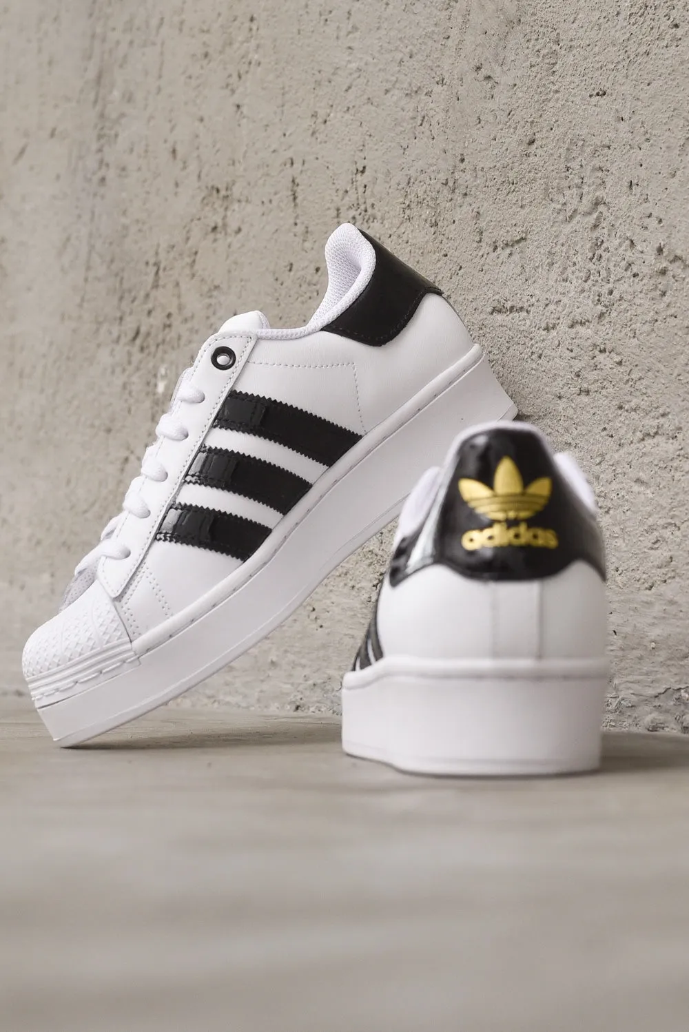 Superstar Bold W