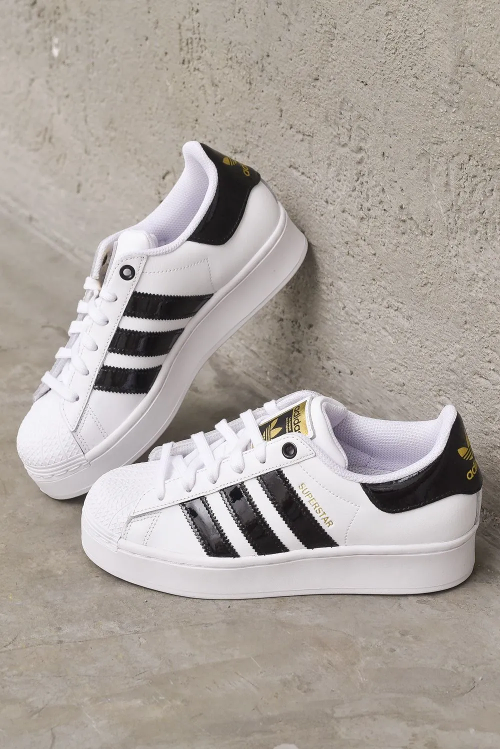 Superstar Bold W
