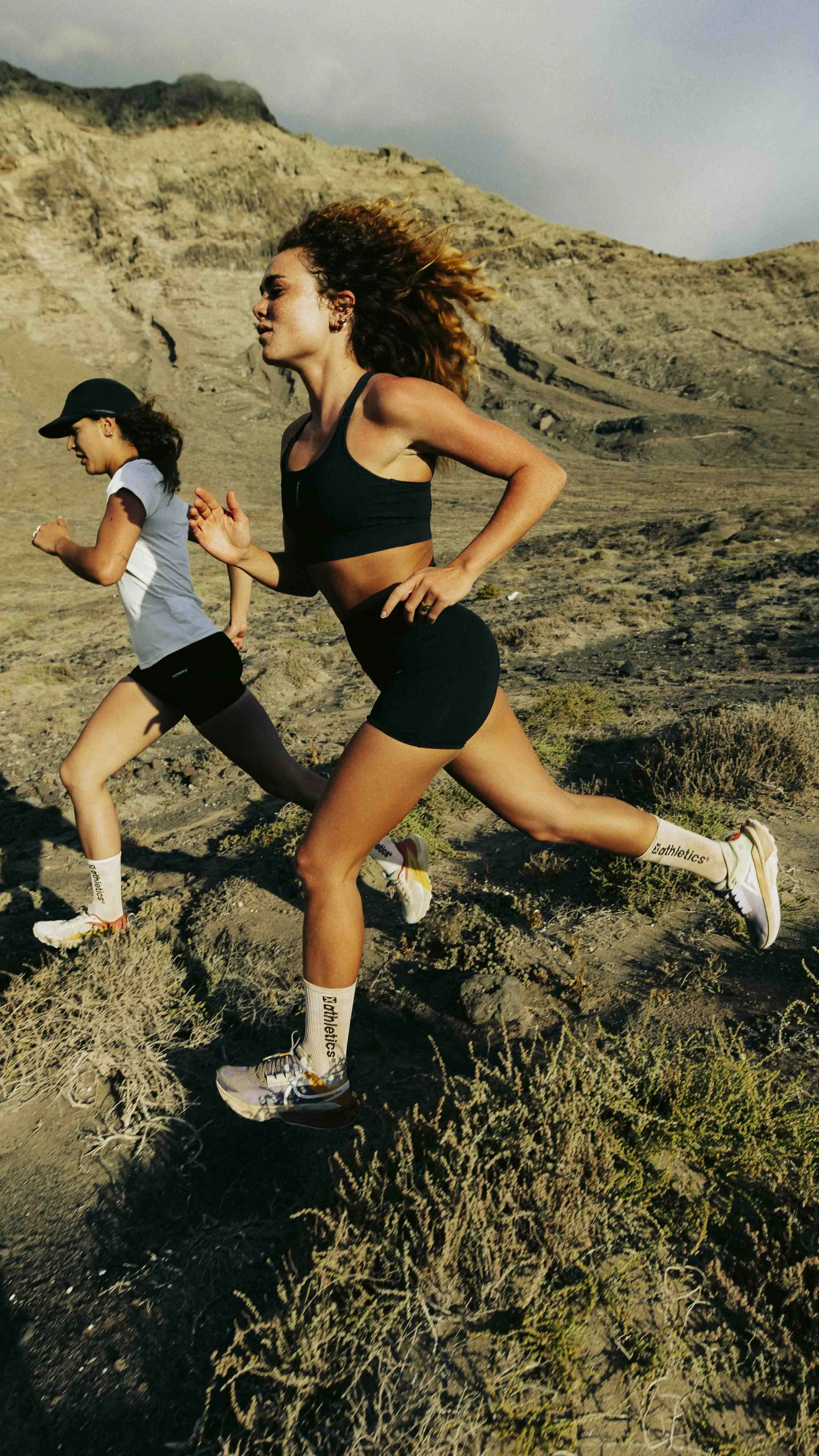TOP MUJER ACTIVE NEGRO OSCURO
