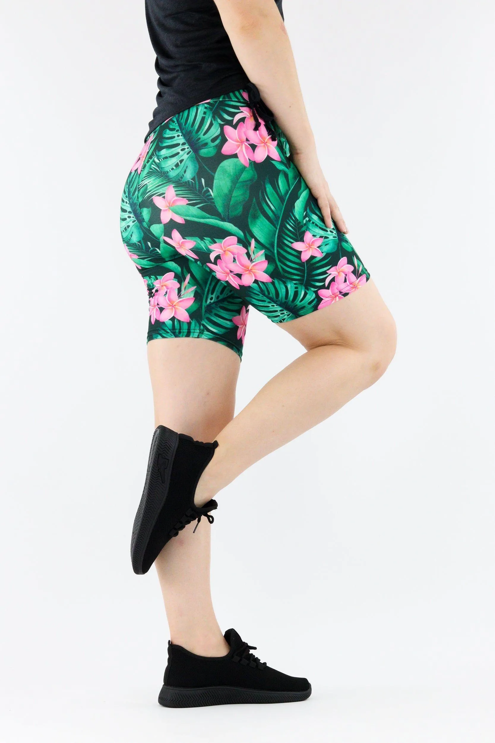 Tropical Oasis - Casual Mid Shorts