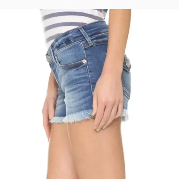 TRUE RELIGION KEIRA LOW RISE CUTOFF FRAYED HEM DISTRESSED SHORT SIZE 28