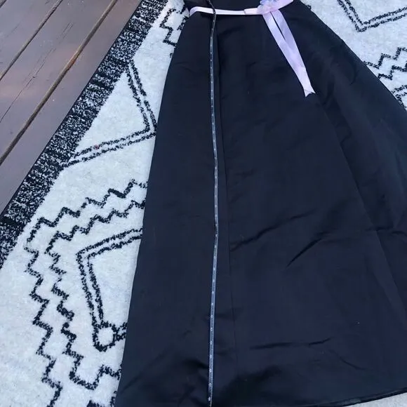 🔥Urban Girls Nite Beautiful black and pink dress . Poofs out with taffeta under