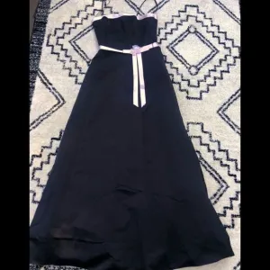 🔥Urban Girls Nite Beautiful black and pink dress . Poofs out with taffeta under