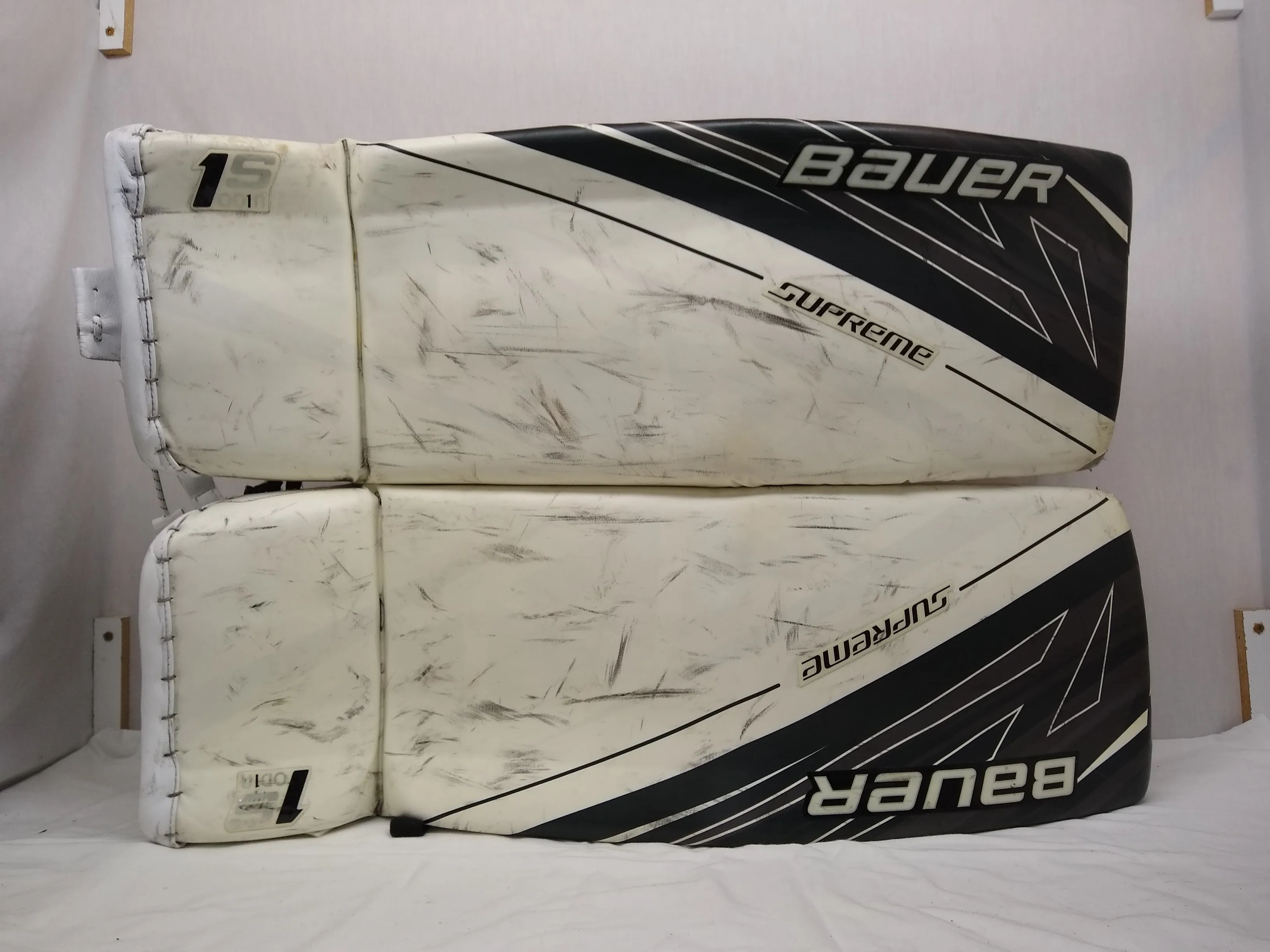 Used Bauer Supreme 1S Odin Size Sr M (34"  1) White Ice Hockey Goalie Leg Pads