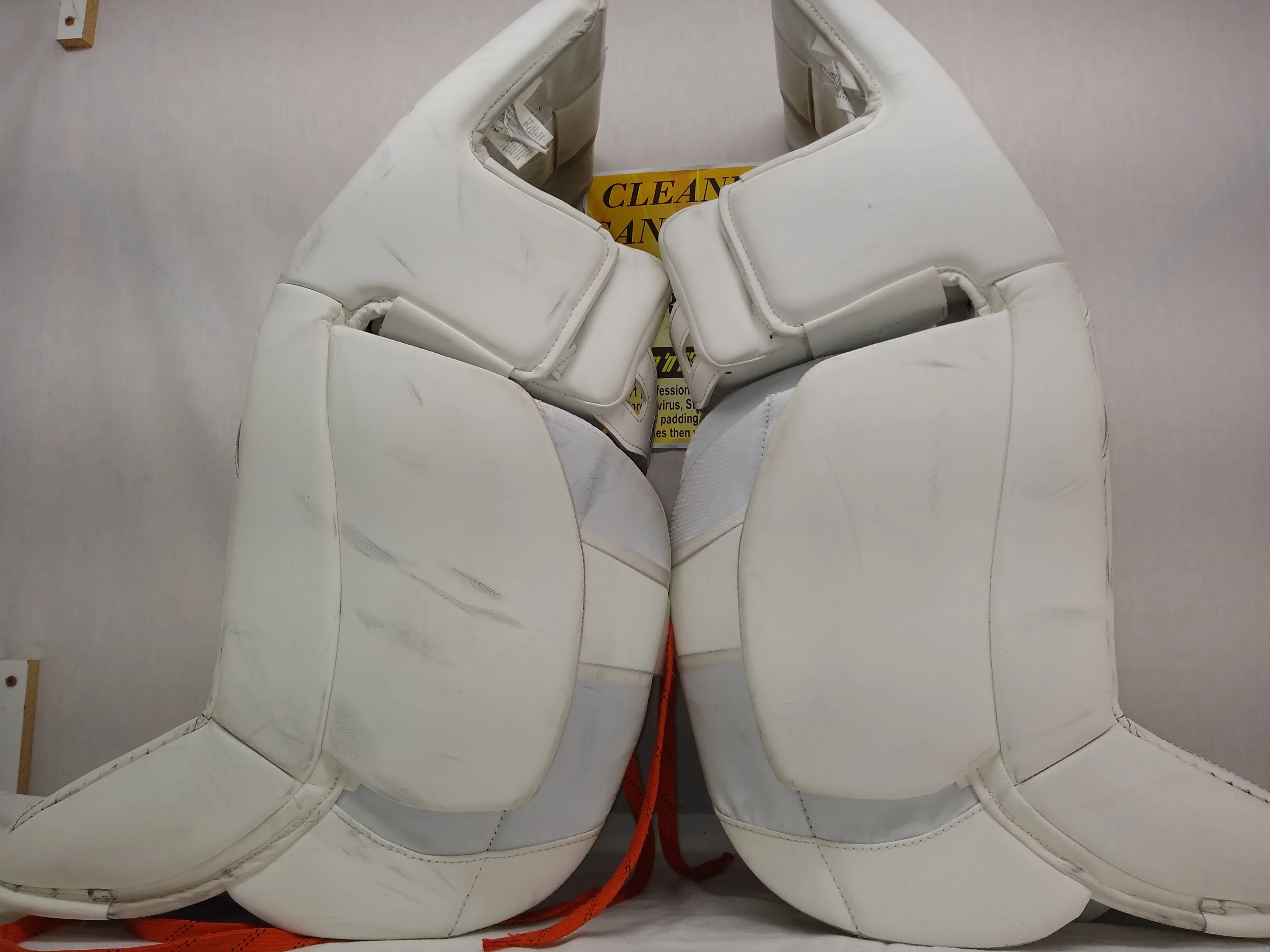 Used CCM EFLEX 6.9 Size 31"   1" White Hockey Goalie Goalie Leg Pads