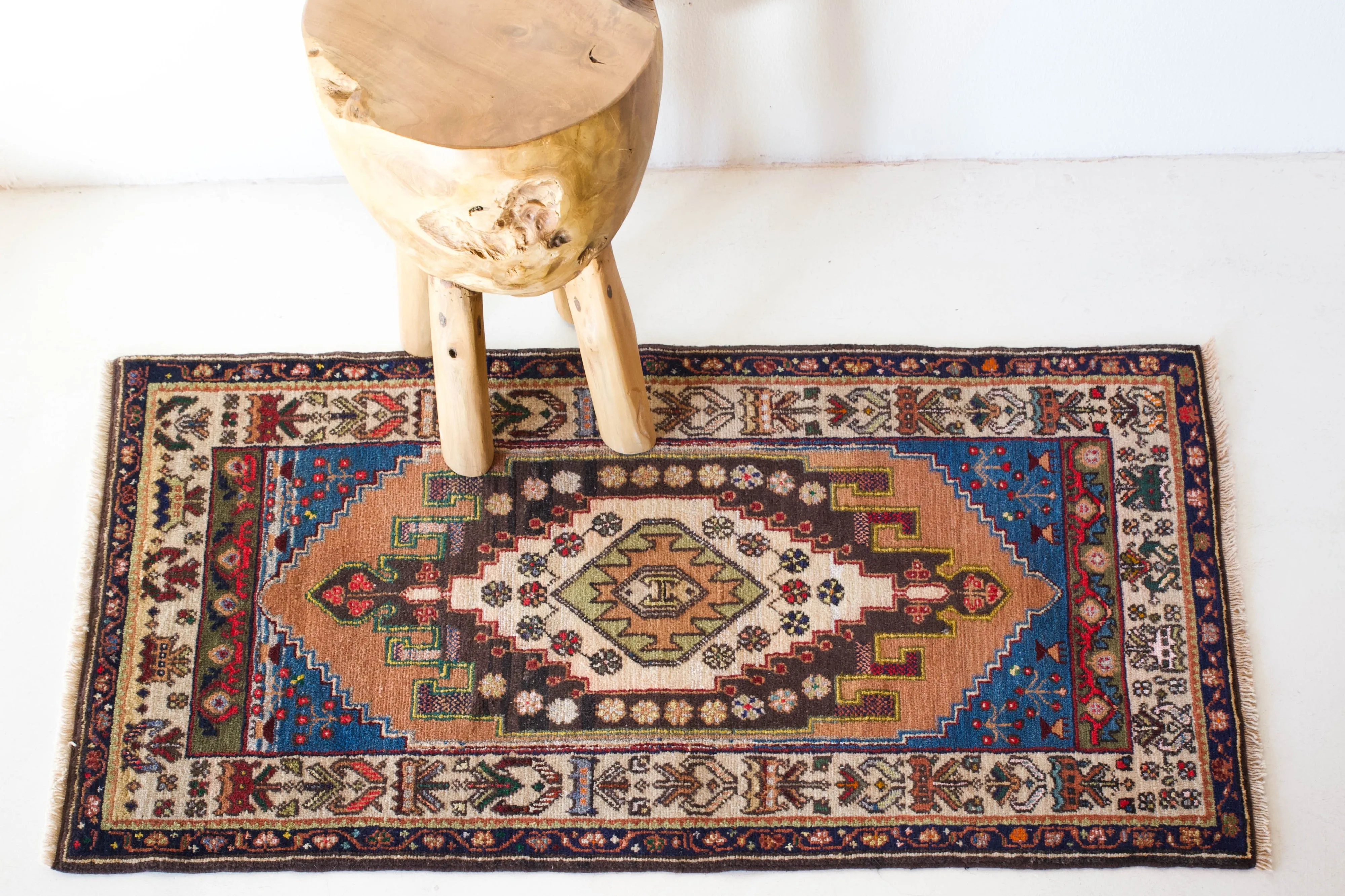 Vintage central Anatolian Rug 2'6"x4'8"