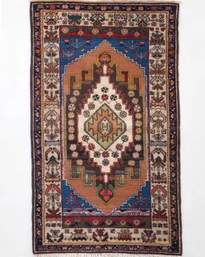 Vintage central Anatolian Rug 2'6"x4'8"