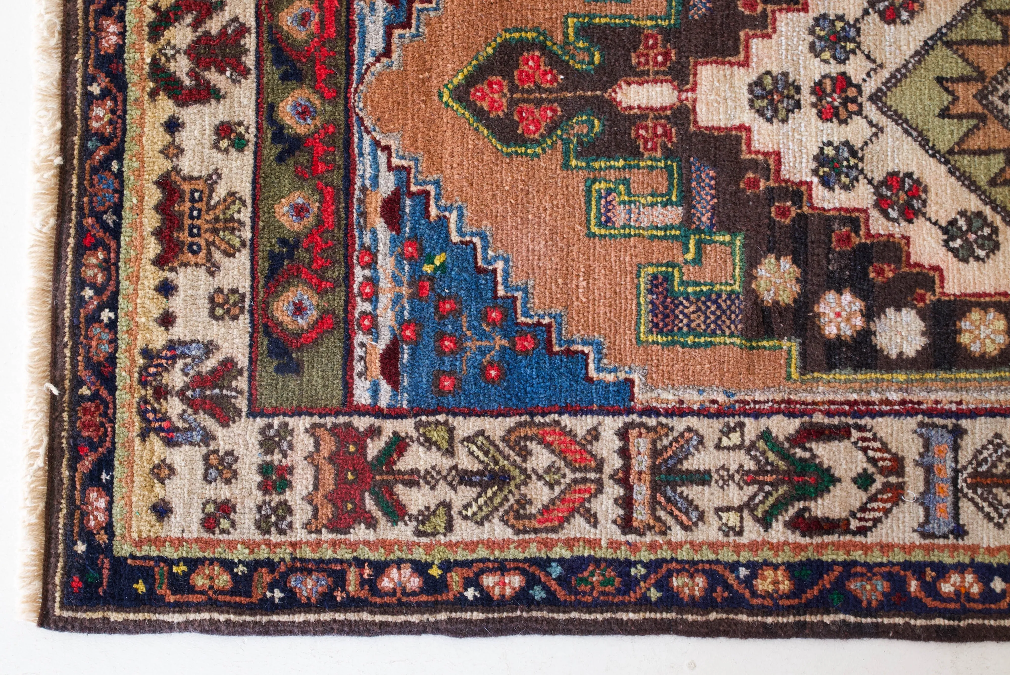 Vintage central Anatolian Rug 2'6"x4'8"