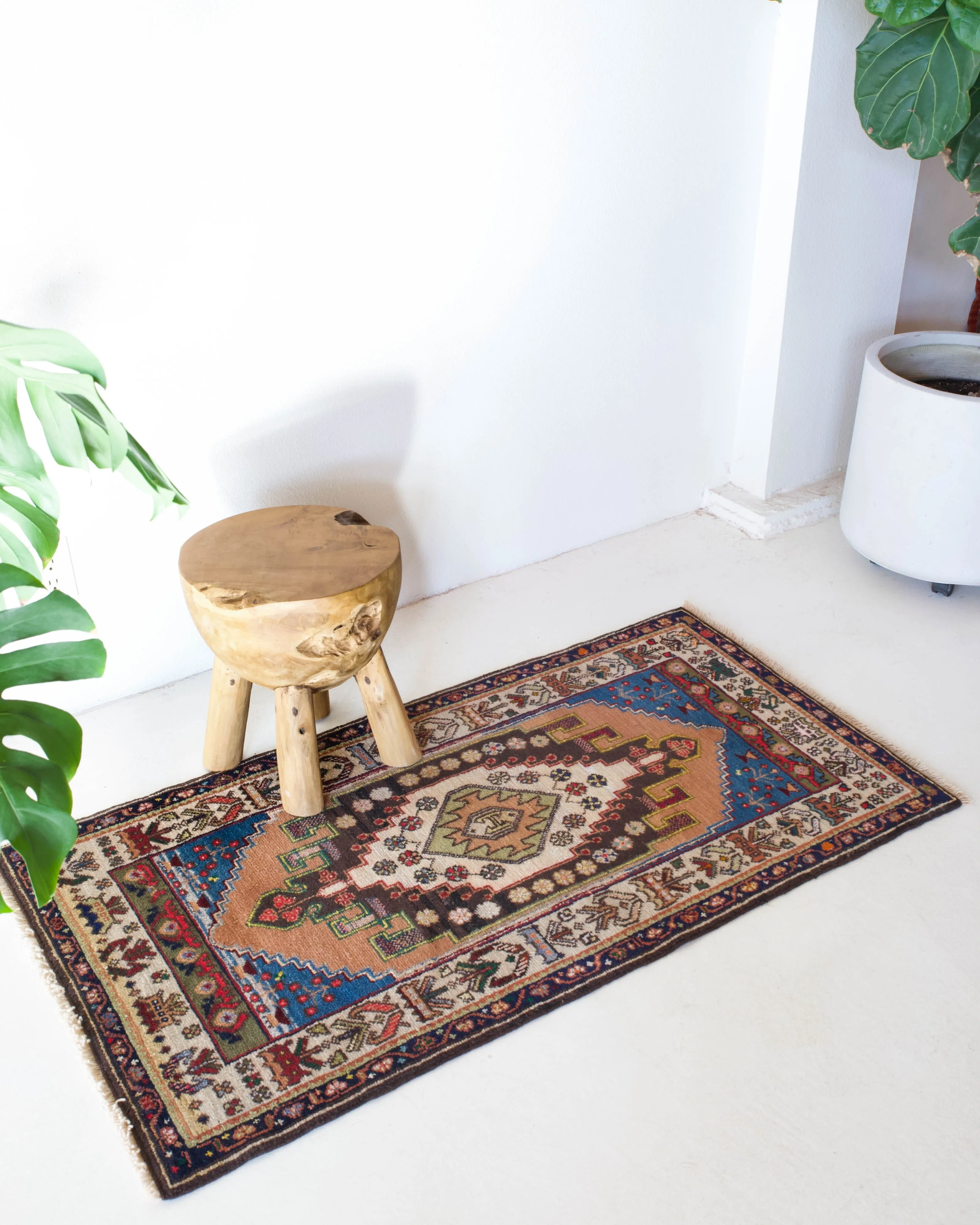 Vintage central Anatolian Rug 2'6"x4'8"
