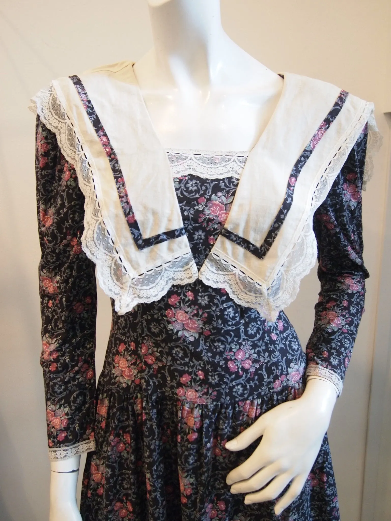 Vintage Gunne Sax Black Floral Lace  Trim Long Sleeves Dress with Big Collar
