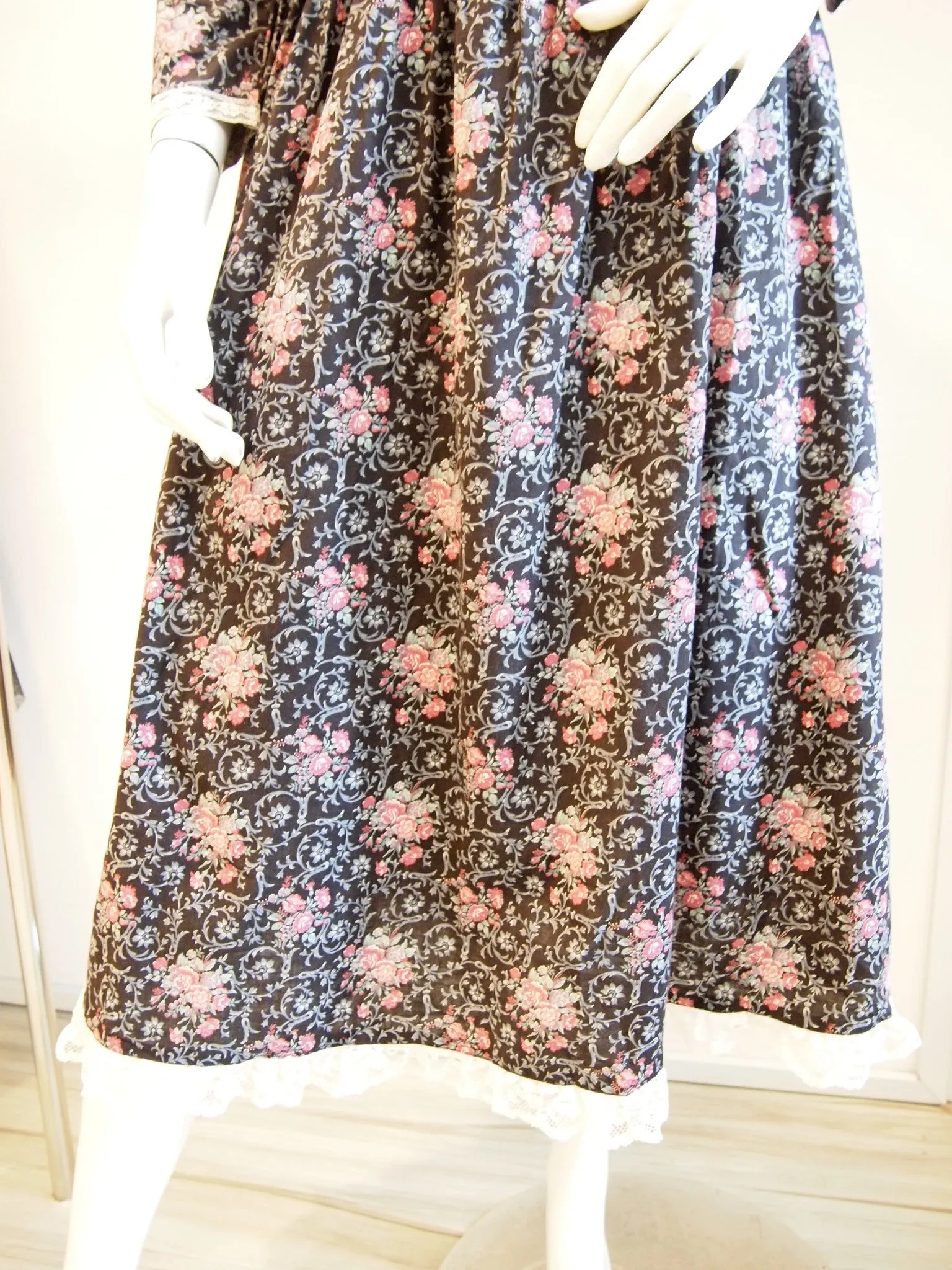 Vintage Gunne Sax Black Floral Lace  Trim Long Sleeves Dress with Big Collar